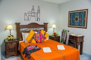 Caja de seguridad en la habitación y escritorio 
