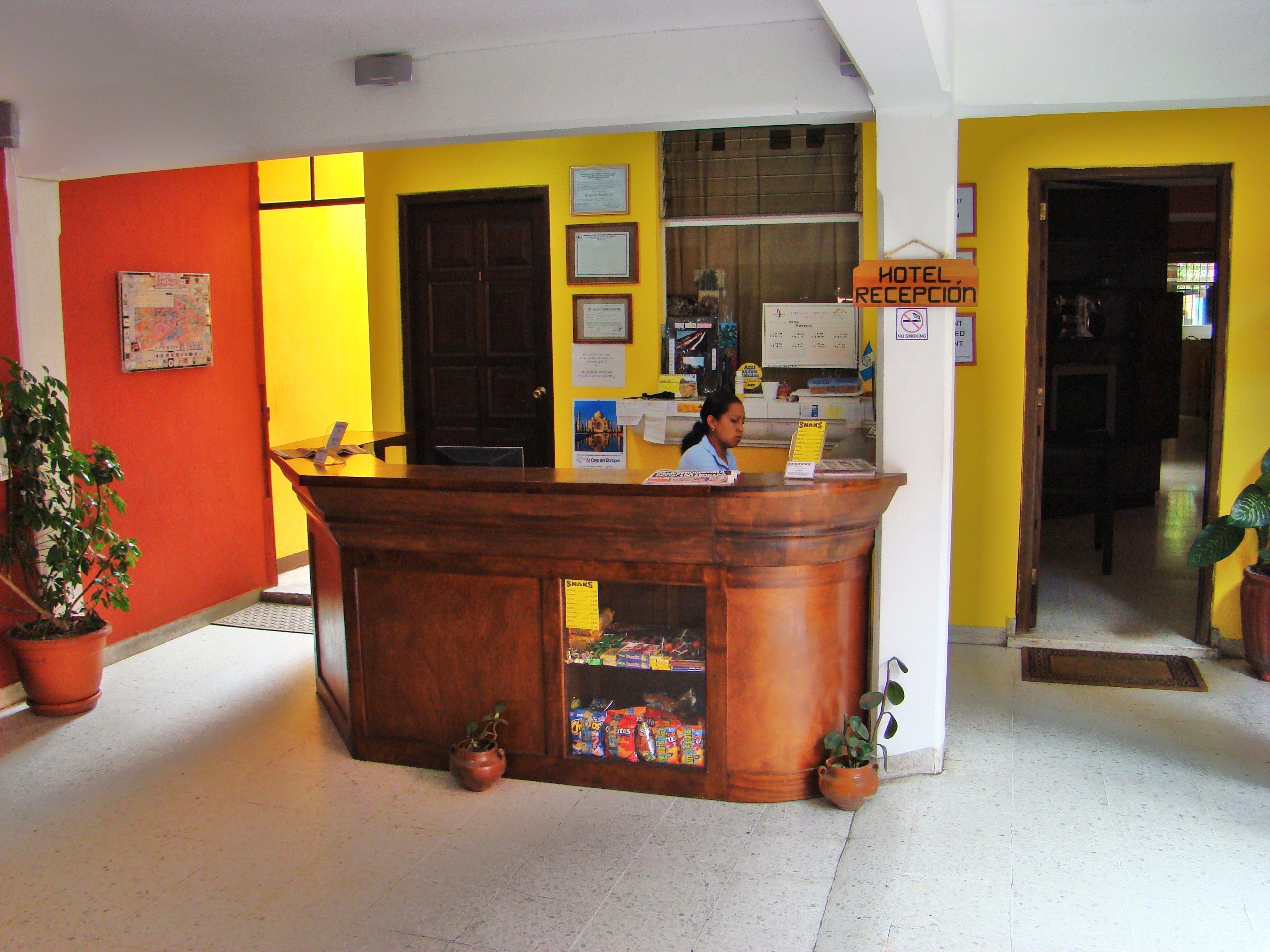 Quầy tiếp tân