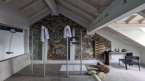 Suite junior | Baño | Ducha y cabezal de ducha tipo lluvia