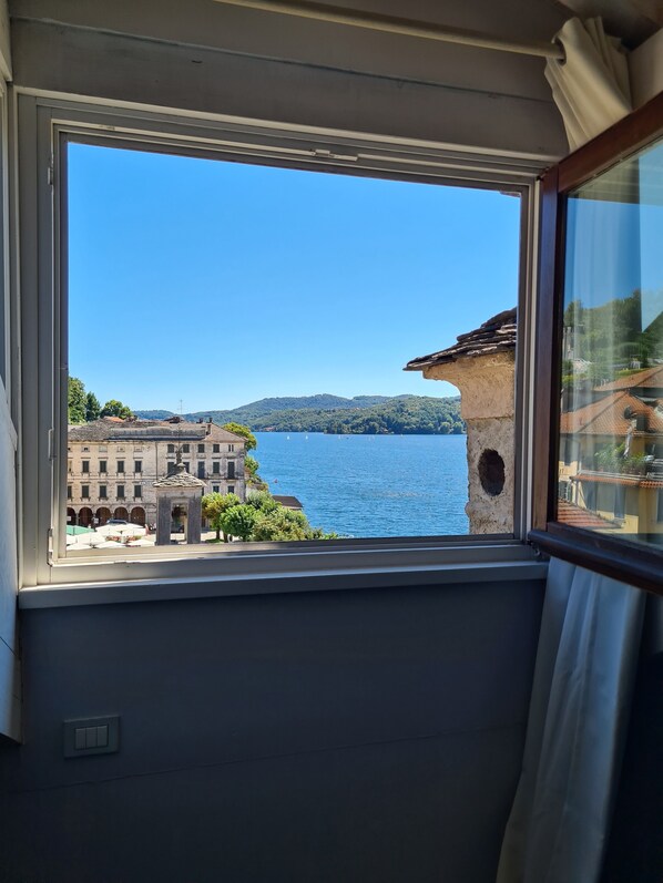 Junior Suite | Minibar, individually decorated, individually furnished, desk - Hotel Aracoeli (Orta San Giulio)