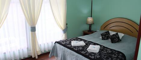 เครื่องนอนระดับพรีเมียม, เตียง Tempur-Pedic, ตู้นิรภัยในห้องพัก