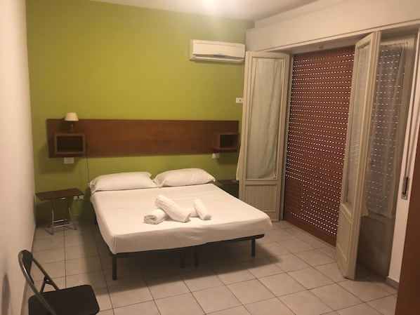 Free WiFi, bed sheets