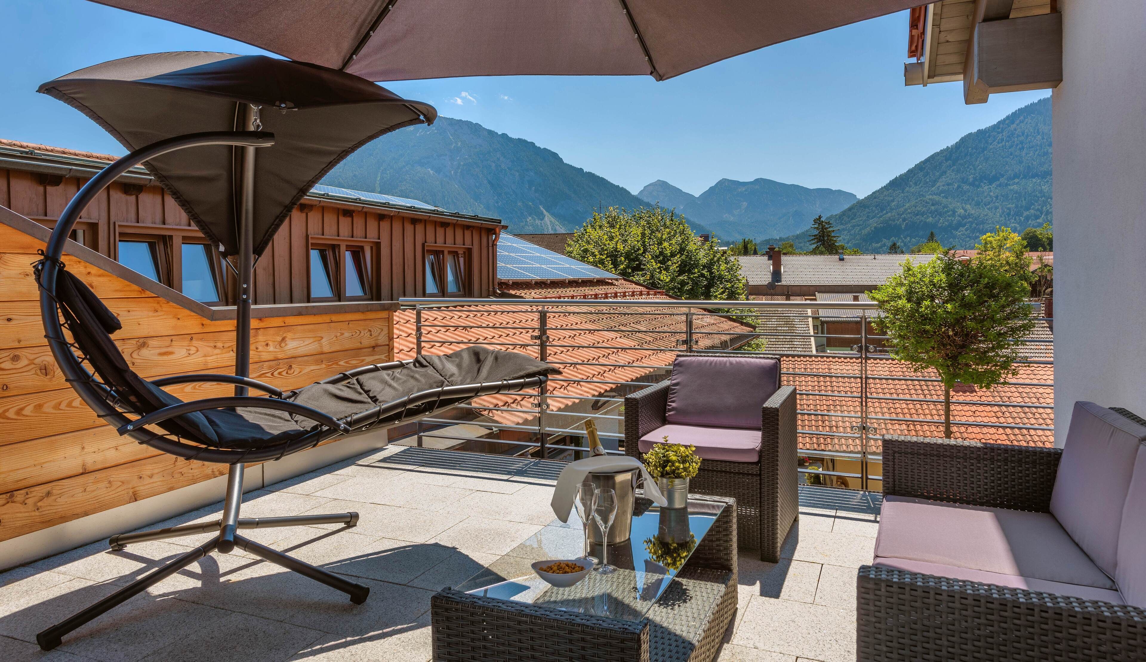 高级开间套房, 露台, 山景 | 防过敏的被褥、客房内保险箱、特色装修、特色家居