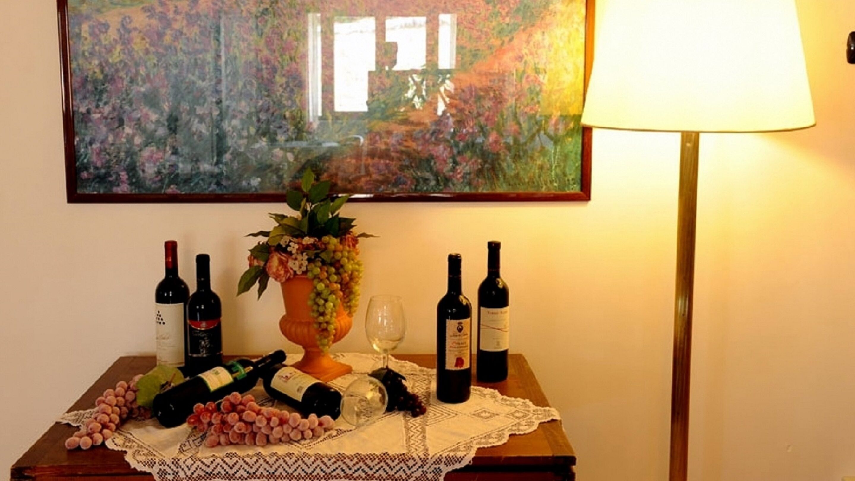 breakfast, lunch and dinner served