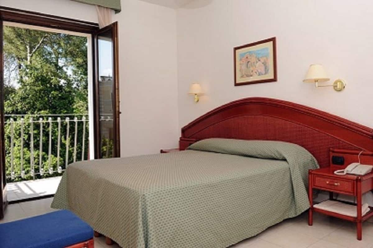 double room | 1 bedroom, minibar, desk, cots/infant beds