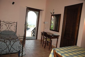 1 bedroom, Select Comfort beds, individually furnished, desk - Borgo San Nicolao (Randazzo)