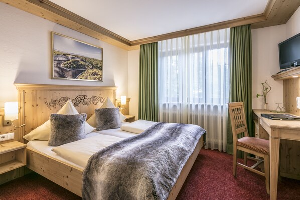 Cots/infant beds, rollaway beds, free WiFi