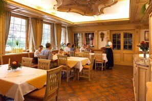 Breakfast, lunch, dinner served; Regional cuisine, al fresco dining 