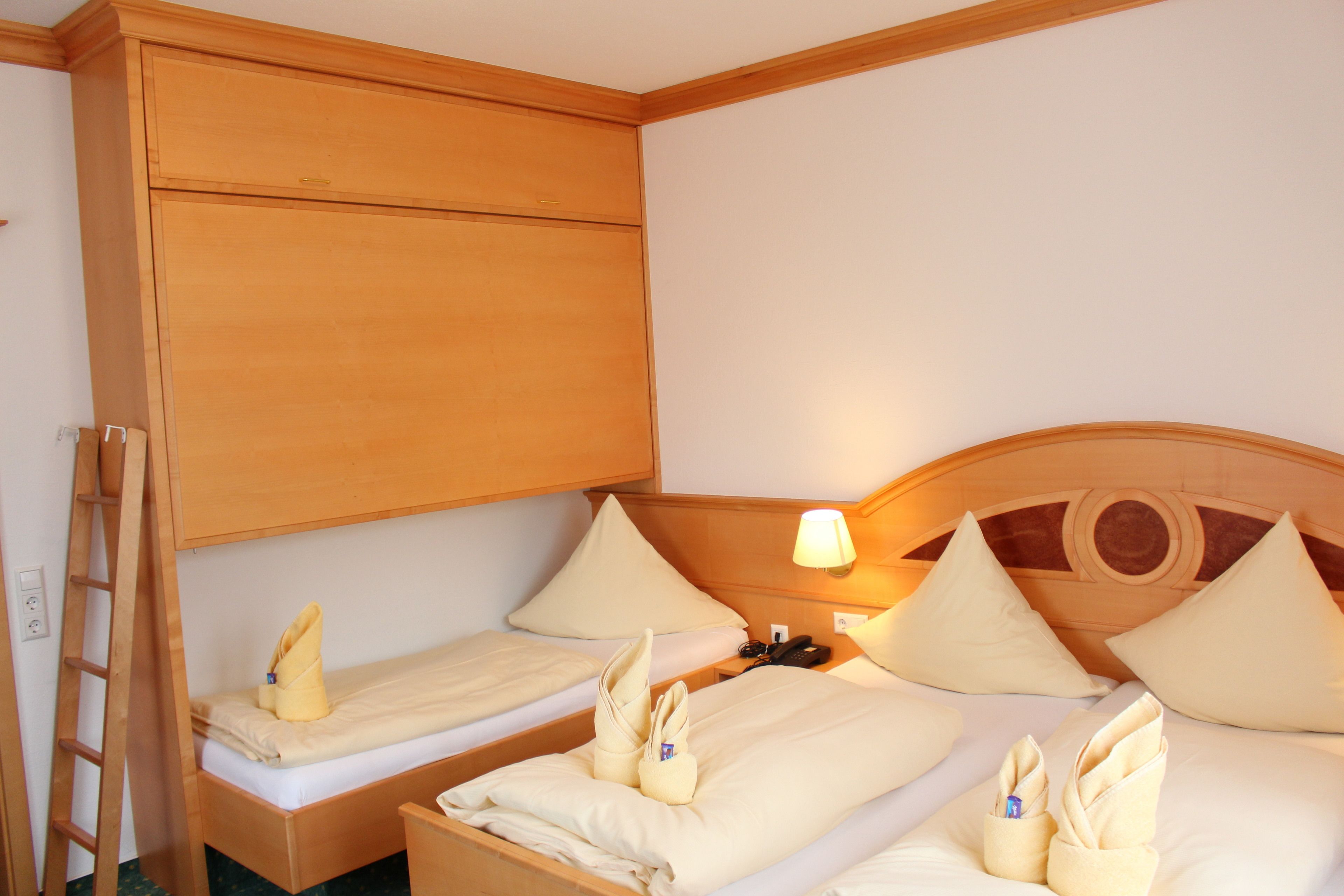 superior quadruple room (air-conditioning) | cots/infant beds, rollaway beds, free wifi