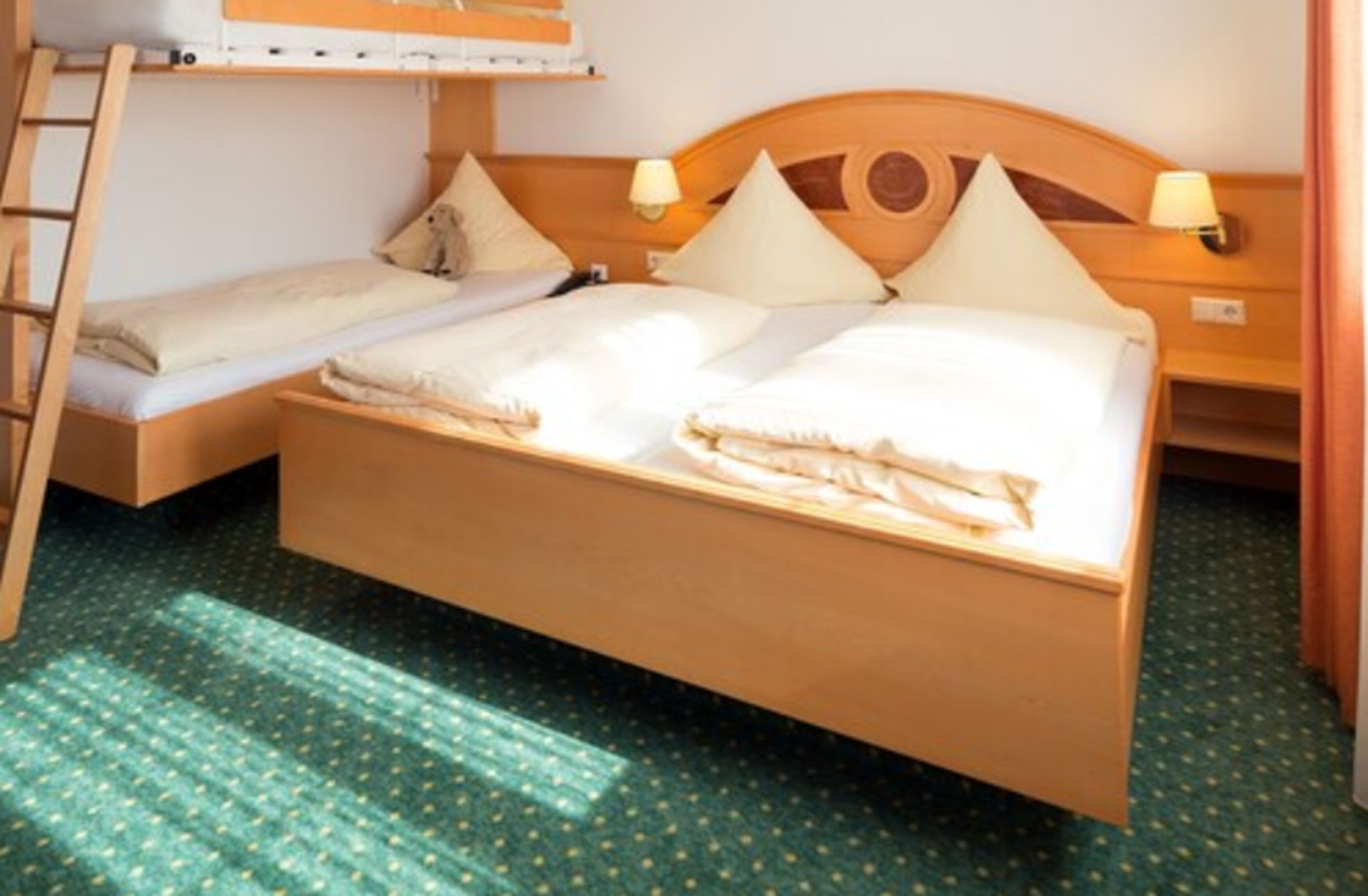 superior quadruple room (air-conditioning) | cots/infant beds, rollaway beds, free wifi