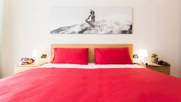 Classic Condo, 2 Bedrooms (4 adults + 2 children) | 1 chambre, minibar, coffres-forts dans les chambres, rideaux occultants