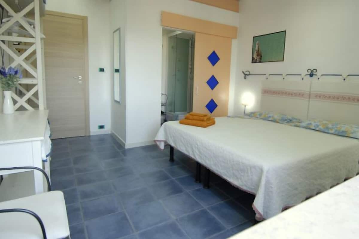 1 Schlafzimmer, italienische BettbezĂŒge von Frette