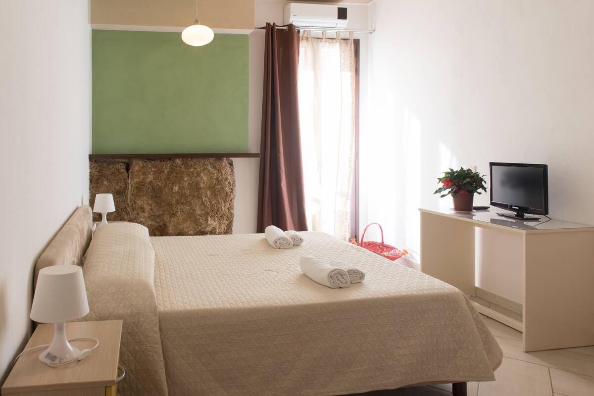 Habitación familiar | Escritorio, espacio para trabajar con laptop y wifi gratis