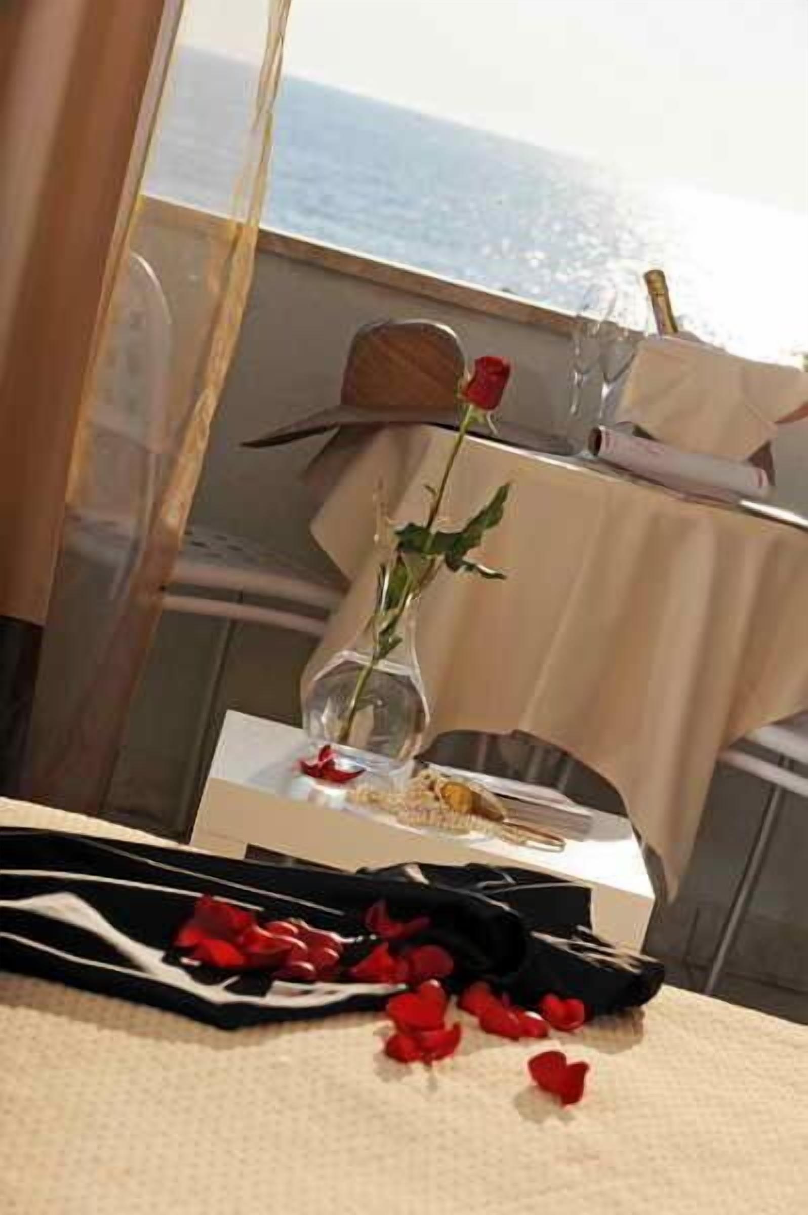 Chambre Double, balcon, vue mer | Literie de qualité supérieure, minibar, coffres-forts dans les chambres