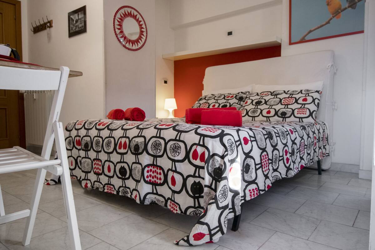 Single Room | 4 bedrooms, premium bedding, down comforters, desk