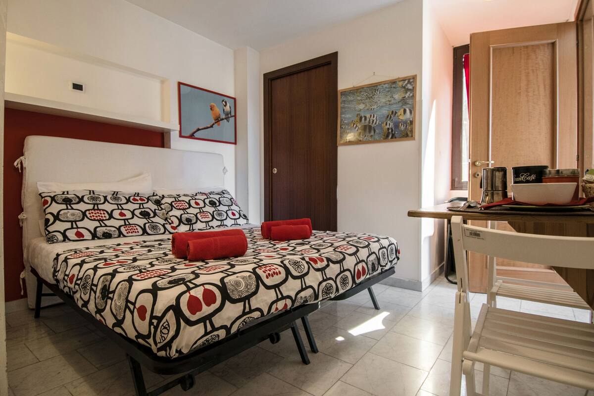 4 bedrooms, premium bedding, down comforters, desk