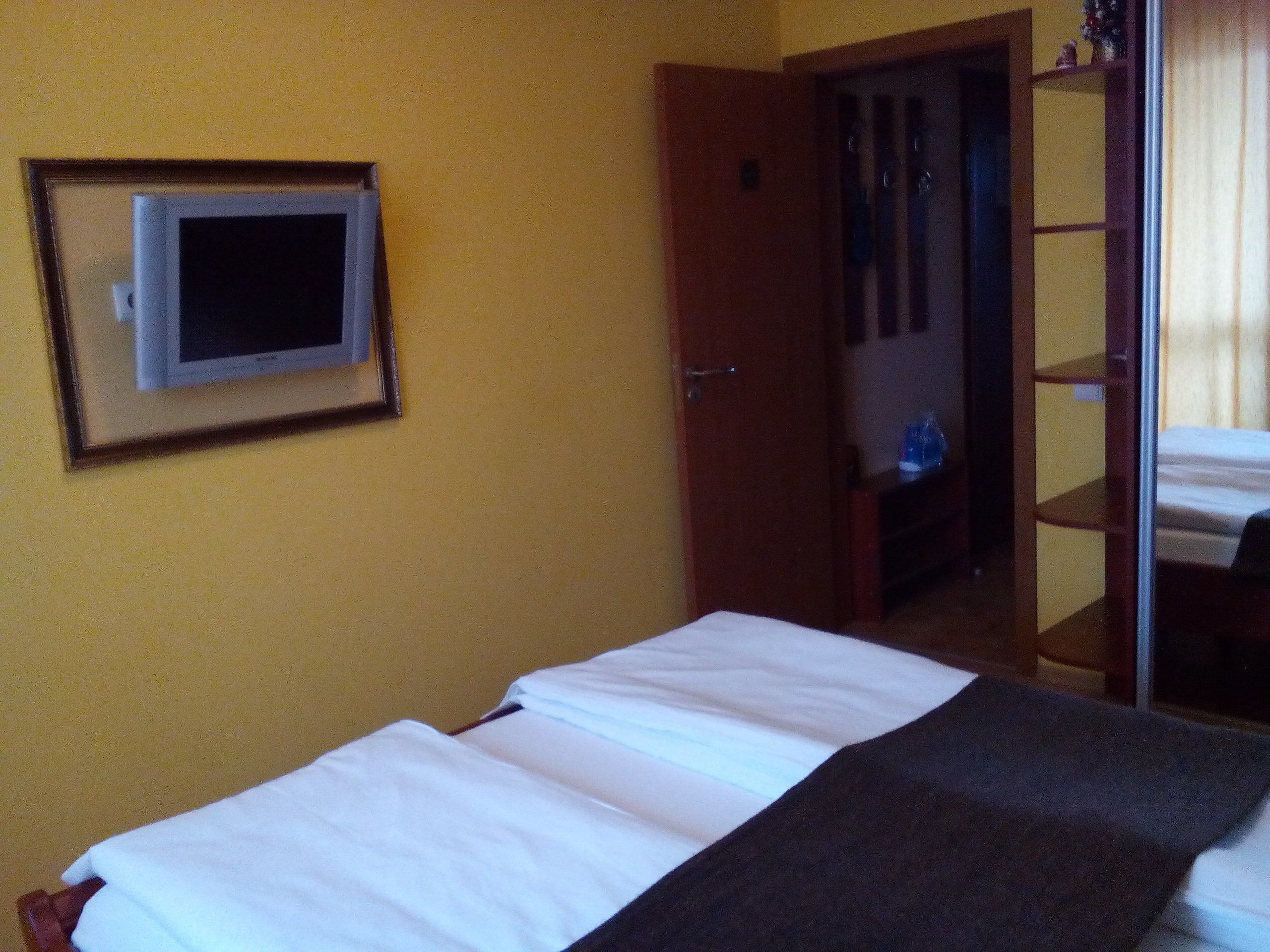 Hypo-allergenic bedding, memory-foam beds, free minibar