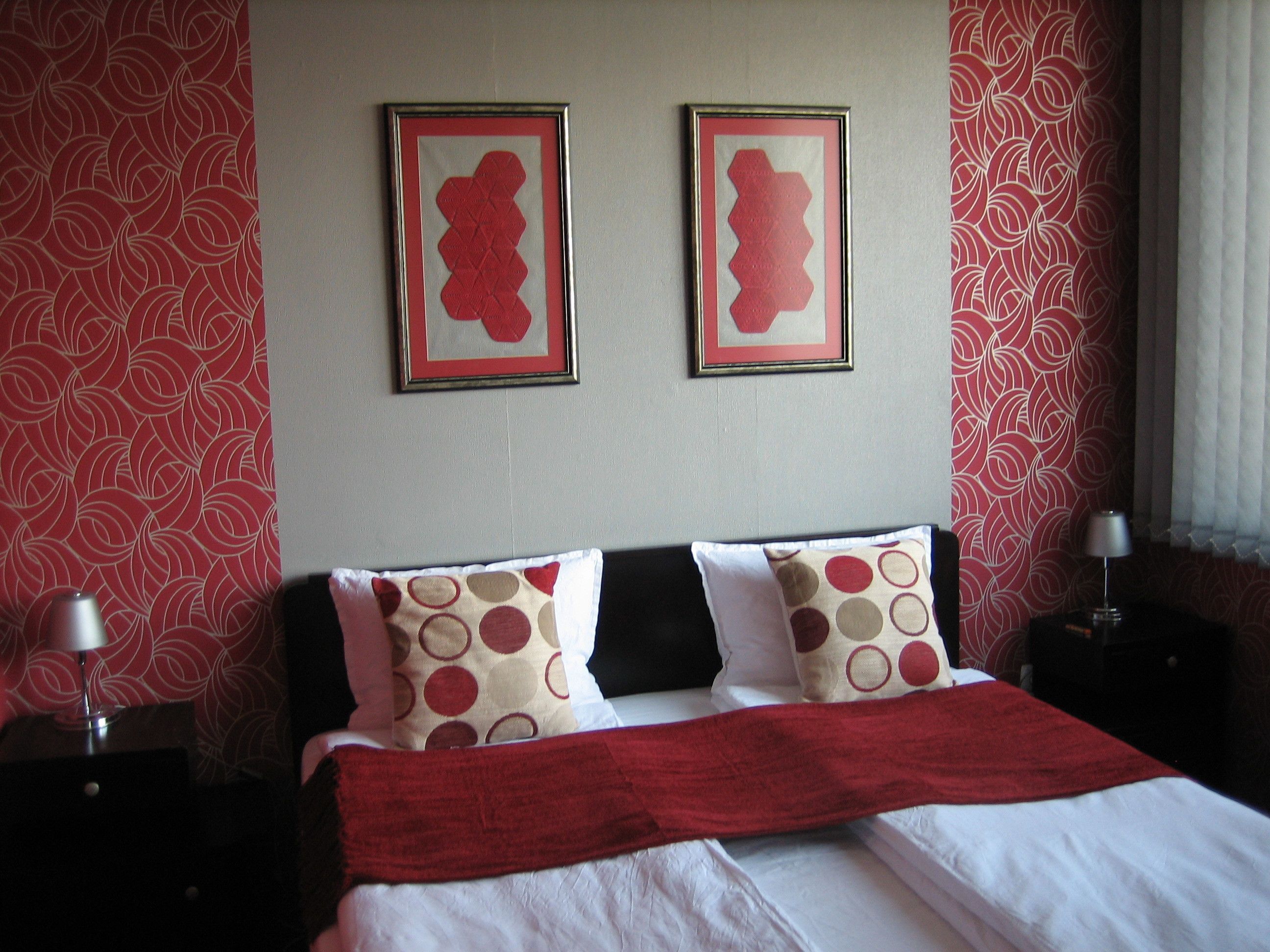 Hypo-allergenic bedding, memory-foam beds, free minibar