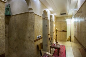 스팀룸, 터키식 목욕탕/함맘, 전신 트리트먼트, 바디 랩, 바디 스크럽, 페이셜 트리트먼트