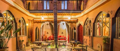 Café da manhã, almoço e jantar; culinária marroquina