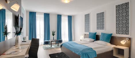 Literie hypoallergénique, coffres-forts dans les chambres, bureau