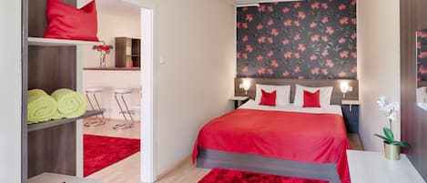Hypo-allergenic bedding available, in-room safe, desk, blackout drapes