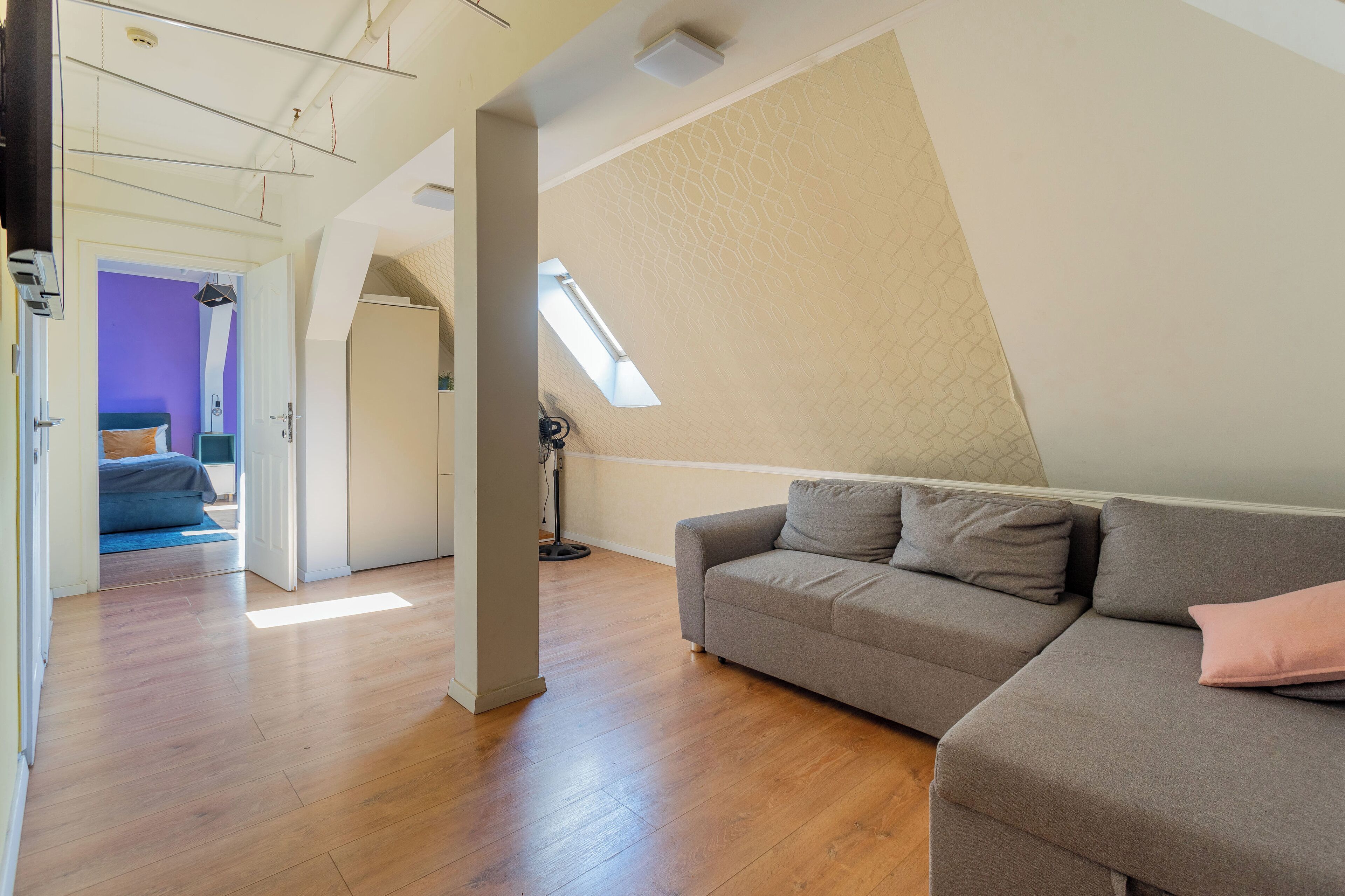 Roba de llit hipoal·lergògena, caixa forta a l'habitació i escriptori 