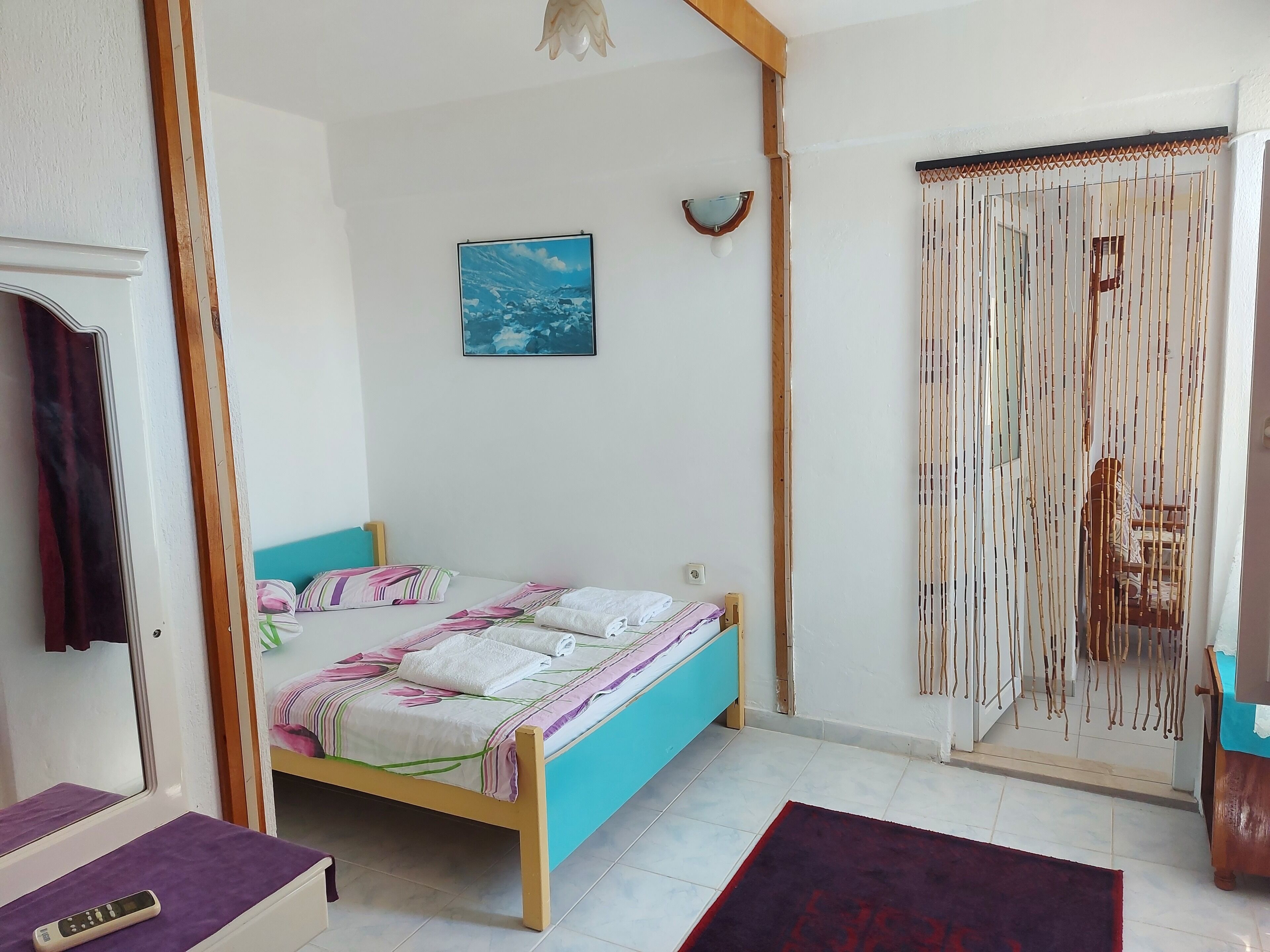 Habitación cuádruple familiar, 2 habitaciones | Caja fuerte, escritorio, wifi gratis