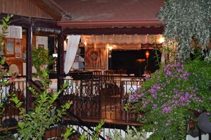 Outdoor dining - Akay Hotel (Kas)