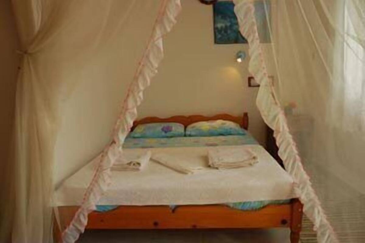 in-room safe, desk, free wifi