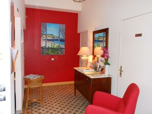 Interior entrance - Villa Les Cygnes (Nice)