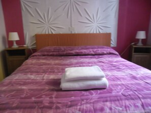 Single Room | Egyptian cotton sheets, premium bedding, down comforters, desk - A Casa di Max (Rome)