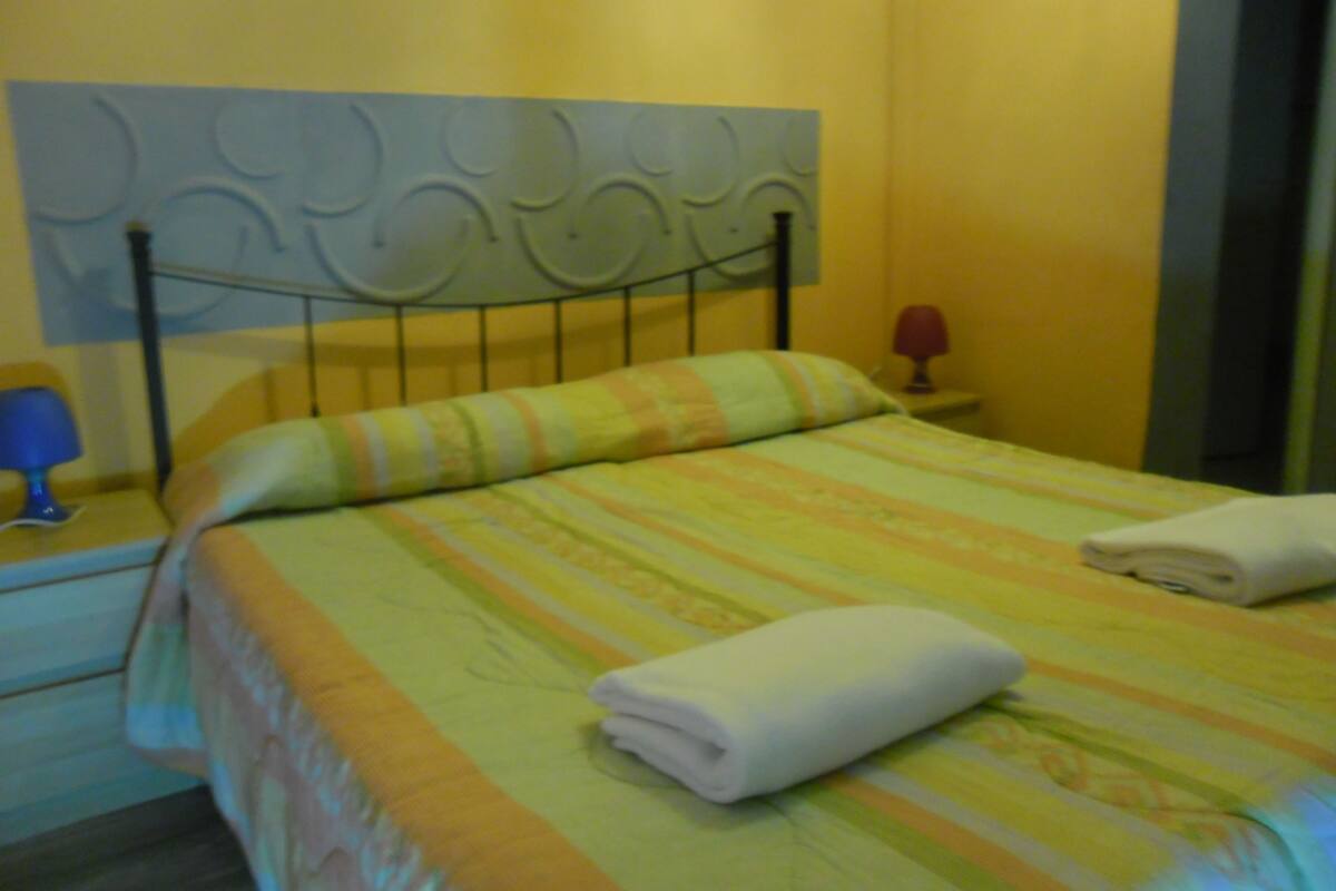 Double Room, Private Bathroom | Egyptian cotton sheets, premium bedding, down duvets, desk