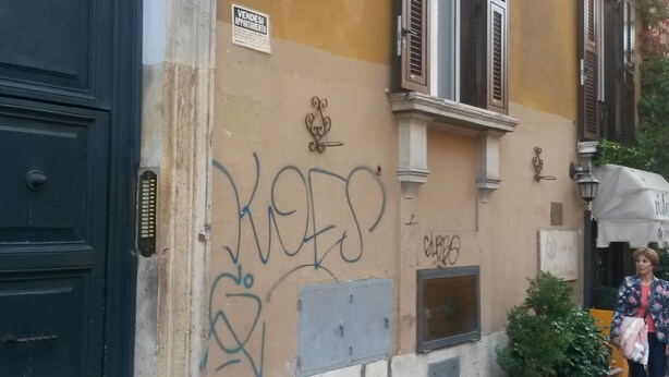 Exterior detail - A Casa di Max (Rome)