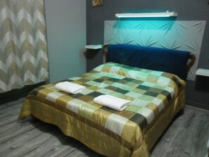 Triple Room, Private Bathroom | Egyptian cotton sheets, premium bedding, down comforters, desk
