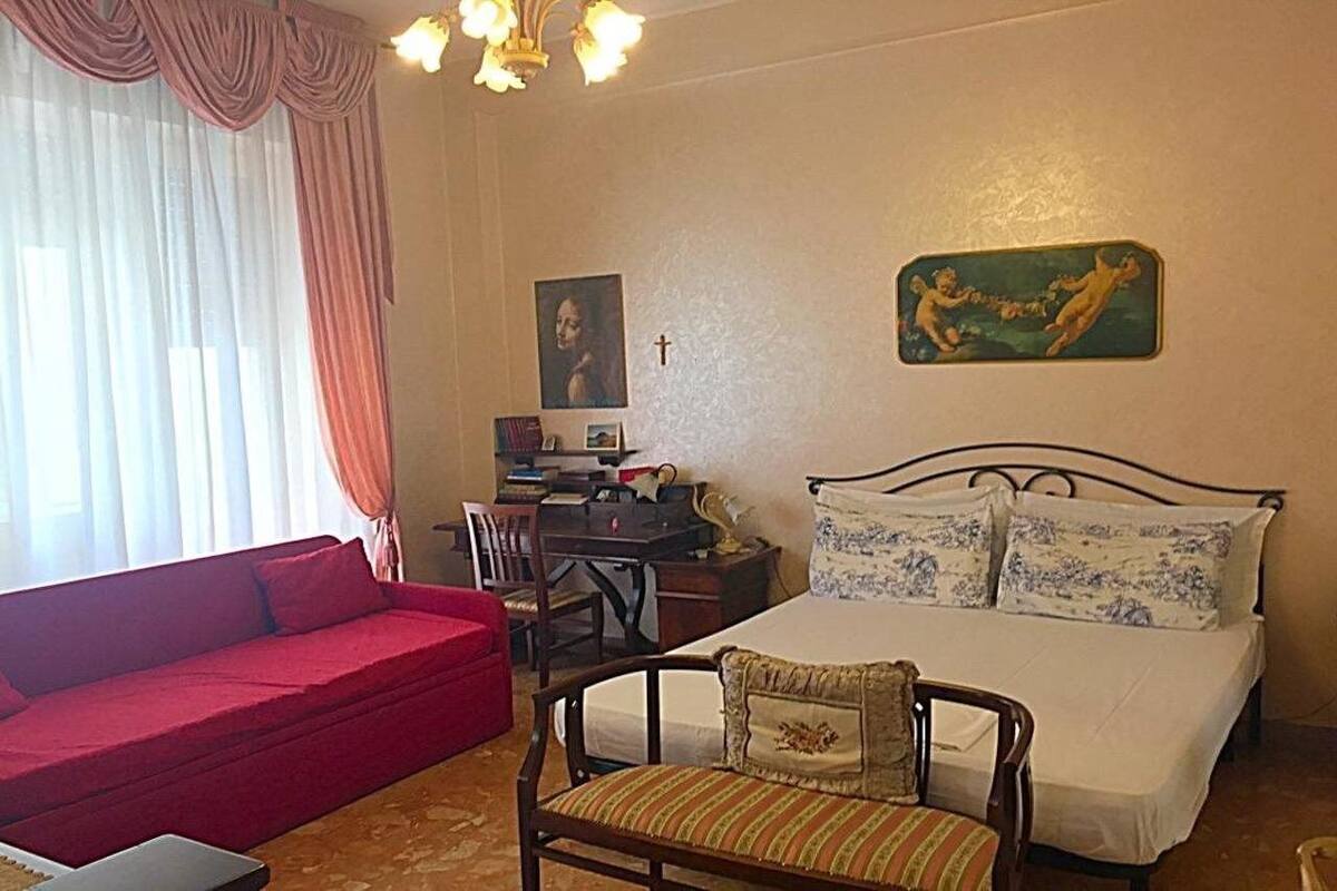 1 bedroom, desk, iron/ironing board, rollaway beds (surcharge)