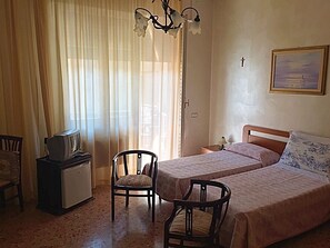 Triple Room | 1 bedroom, desk, iron/ironing board, rollaway beds - Gelone (Syracuse)