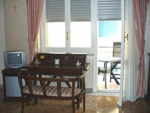 Triple Room | Living area | TV, DVD player - Gelone (Syracuse)