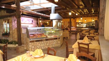 2 Restaurants, Frühstück, Mittagessen, Abendessen, mediterrane Küche