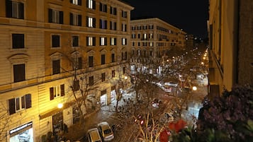 Facciata della struttura - sera/notte