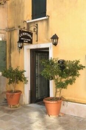 Property entrance - Ca' Fontanea (Venice)