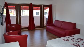 Suite Superior, 1 camera da letto, terrazzo | Una cassaforte in camera, una scrivania, ferro/asse da stiro