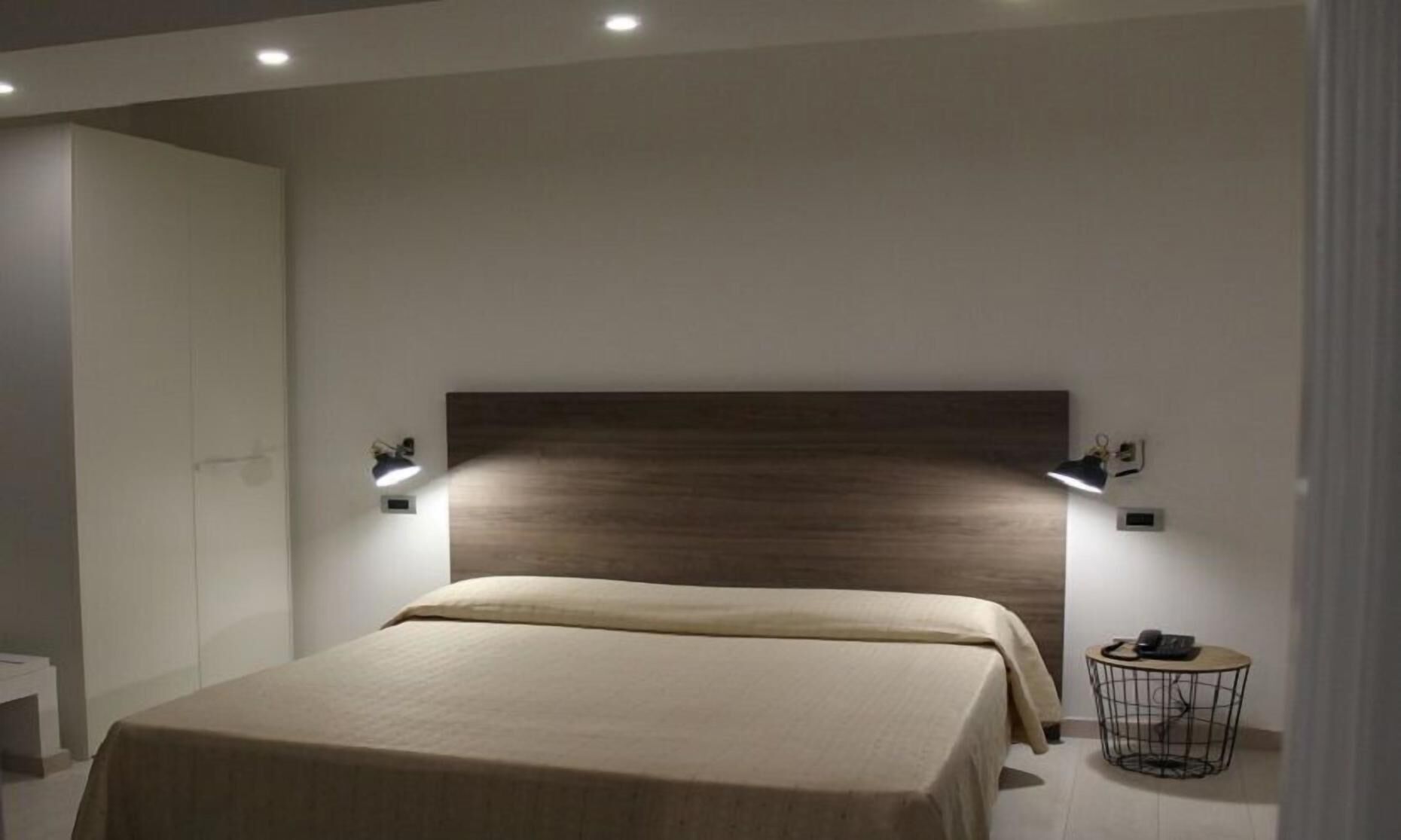 Coffres-forts dans les chambres, bureau, Wi-Fi gratuit