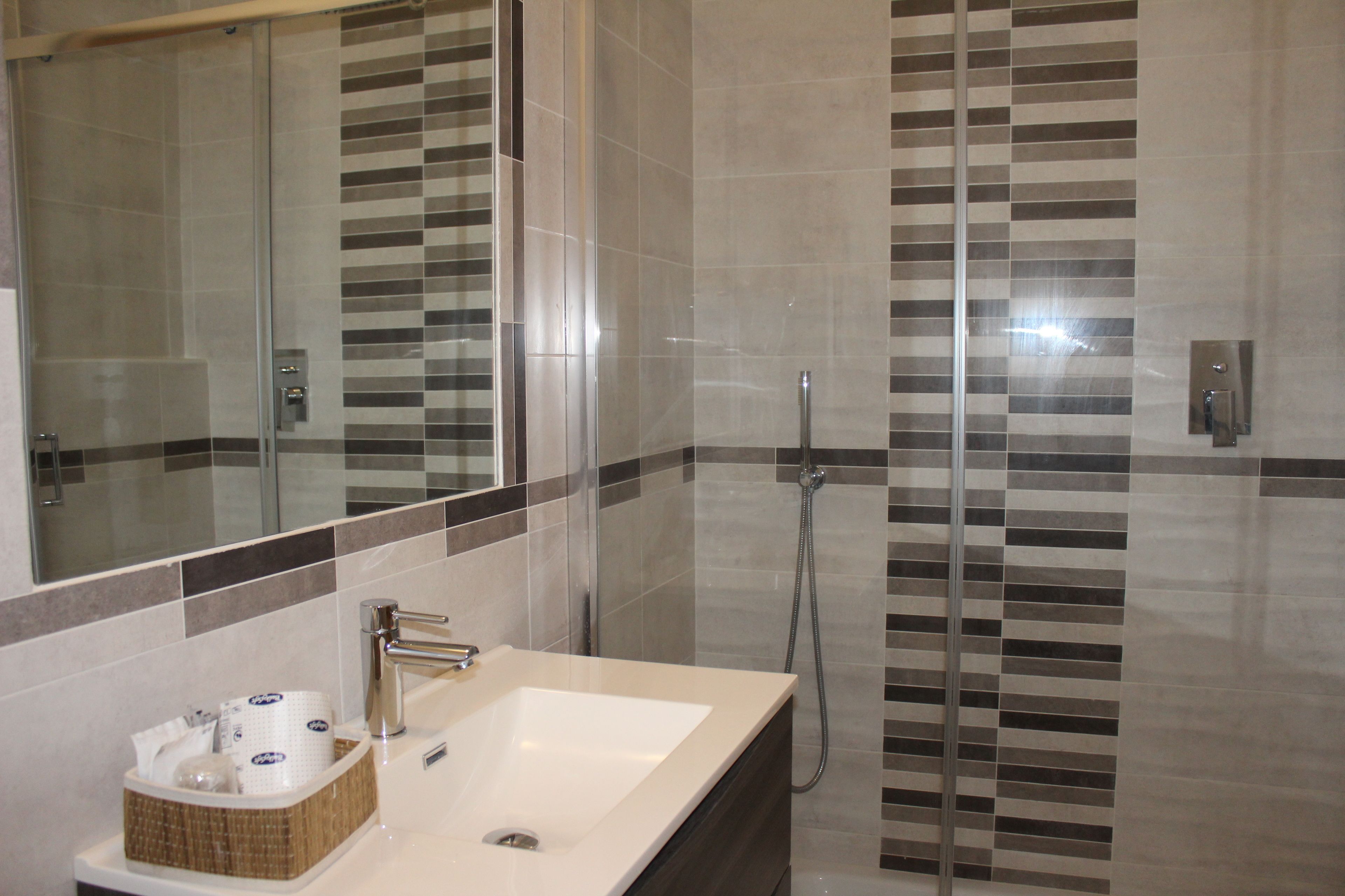 quadruple room | bathroom | free toiletries, hair dryer, towels