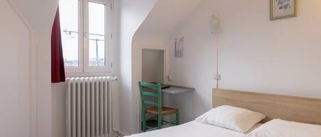 Habitació doble, bany privat | Roba de llit d'alta qualitat, caixa forta a l'habitació i escriptori