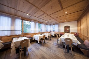 Bao gồm bữa sáng buffet hàng ngày