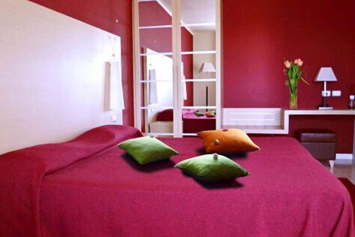 superior double room, 1 double bed, jetted tub | minibar, in-room safe, desk, blackout curtains