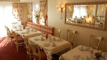 Daily buffet breakfast (EUR 6 per person)