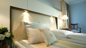A hotel room with a bed, pillows, a nightstand, a lamp, and a chair. - Hotel Ochsen (Stuttgart)