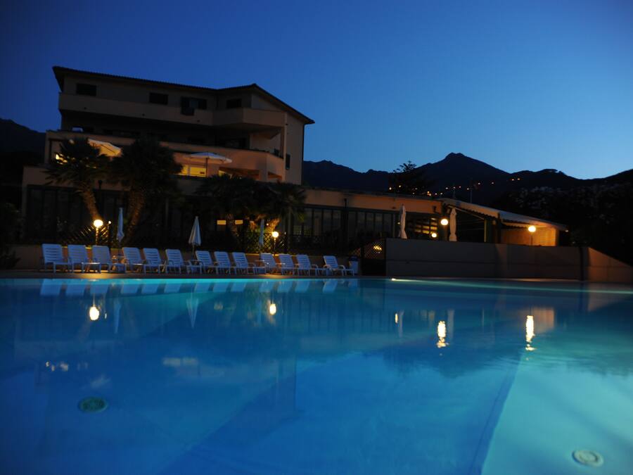 Außenpool, Liegestühle